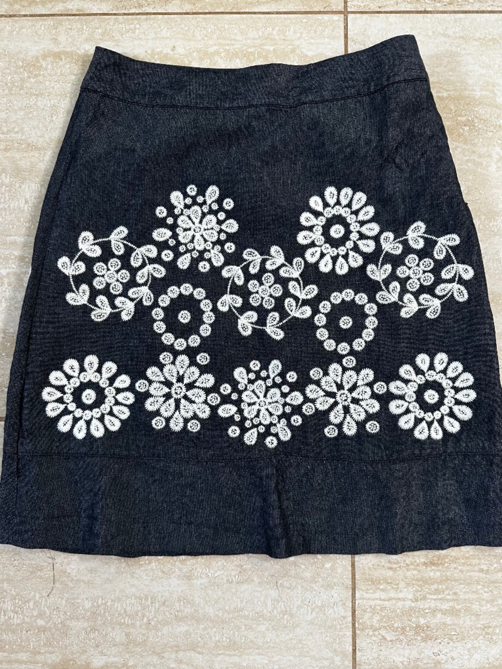 Ann Taylor Petites 4P Embroidered A line Skirt